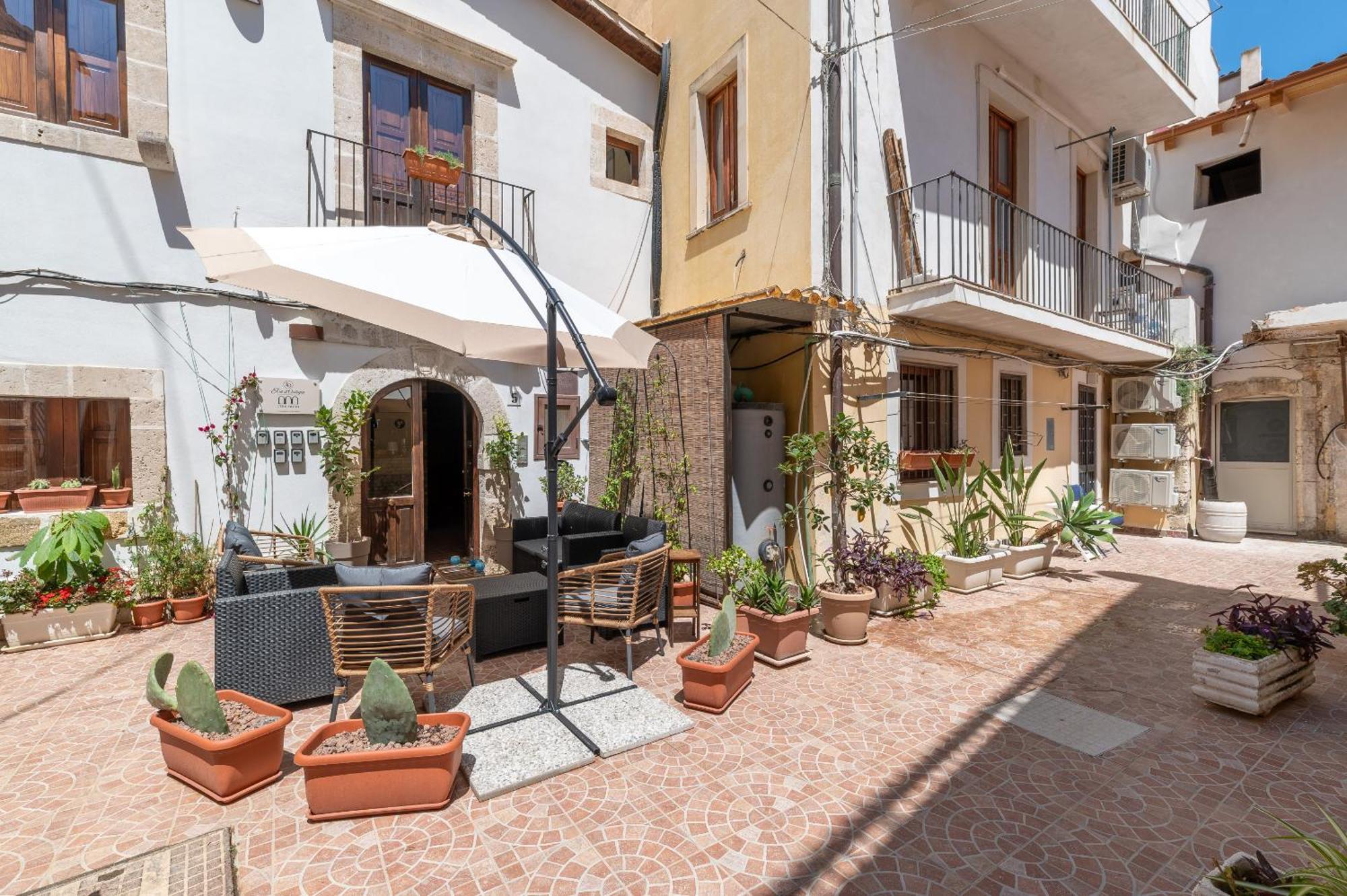 Elsa D'Ortigia - I Tre Archi Hotel Syracuse Exterior photo